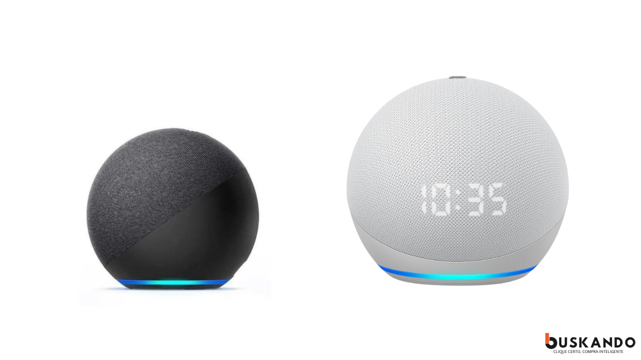 Dois dispositivos Echo Dot, um preto e outro branco com visor de hora, representando as opções para quem busca qual a melhor Alexa