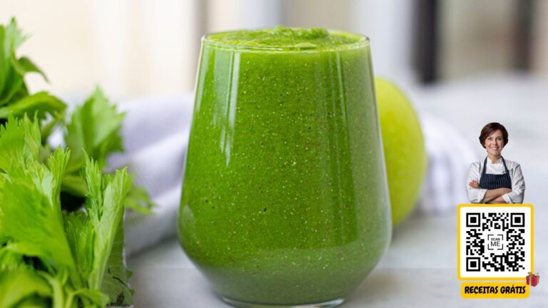 Imagem de um copo de smoothie verde energizante, com folhas de espinafre ao lado, um QR code ao lado e uma chef sorrindo. Texto "Receitas Grátis". Chef Helena Receitas Grátis.